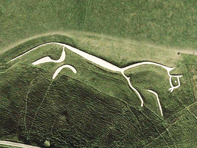 Você sabia que o cavalo branco de Uffington sobreviveu intacto por