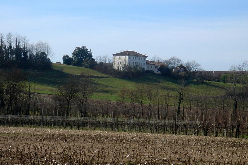 Villa Fabris detta Casa del Tiziano Colle Umberto, situata sul Col di Manza, al confine con Castello Roganzuolo a Treviso